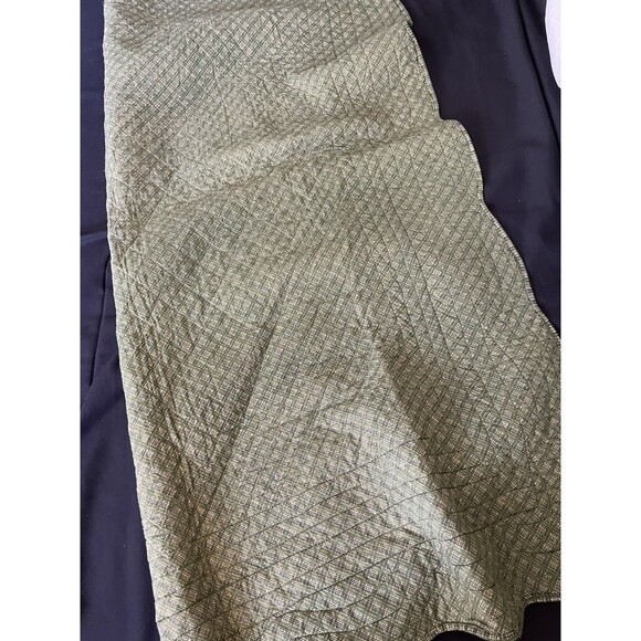 Great Finds Good Friends Collection Quilted Floral Scalloped Edge Blanket Throw - Picture 4 of 4